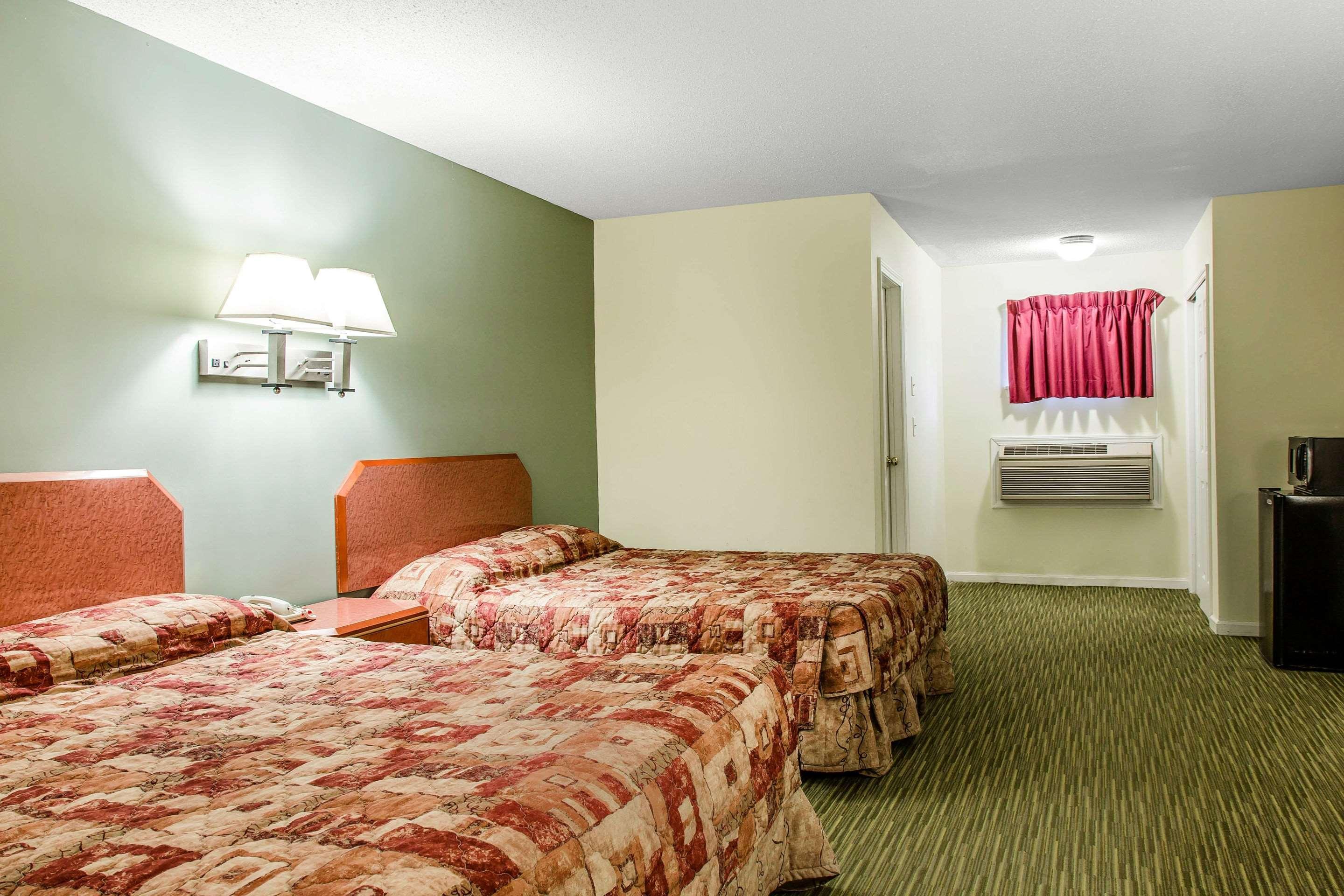 Rodeway Inn Groton Exterior foto